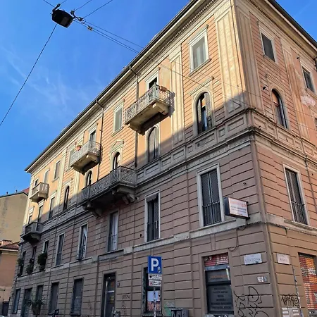 Cozy Flat Mins Walk To Navigli And Metro Porta Genova-3